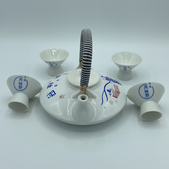 VINTAGE CHINA "GEKKEIKAN" SAKE SET: LIDDED POT WITH 4 CUPS - Picture 3 of 3